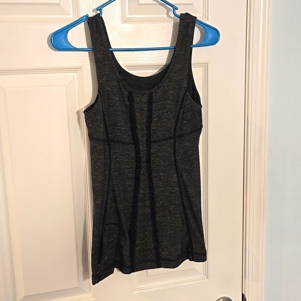 Lululemon top womens size 4